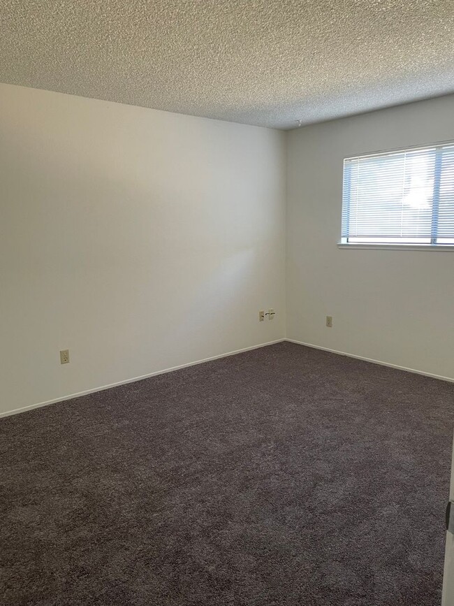 Foto del edificio - NICE DUPLEX IN CITRUS HEIGHTS OFF ZENITH &...