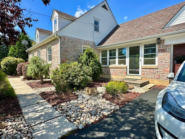 Building Photo - 2353 Seipstown Rd