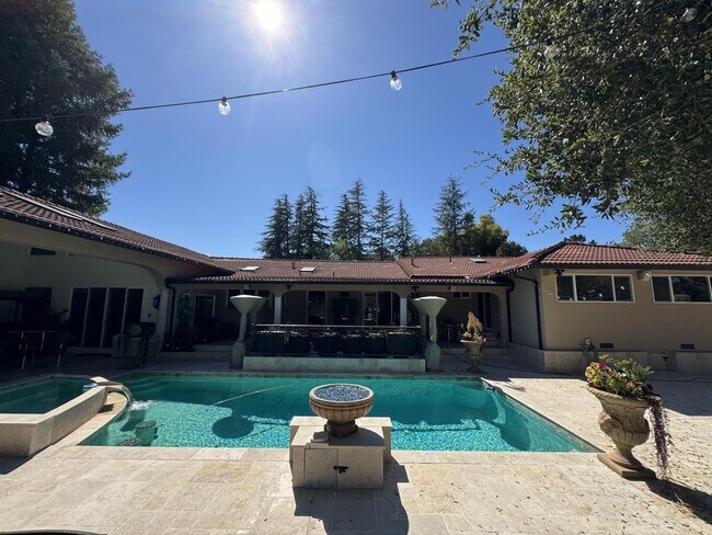 Foto del edificio - 13605 Surrey Ln