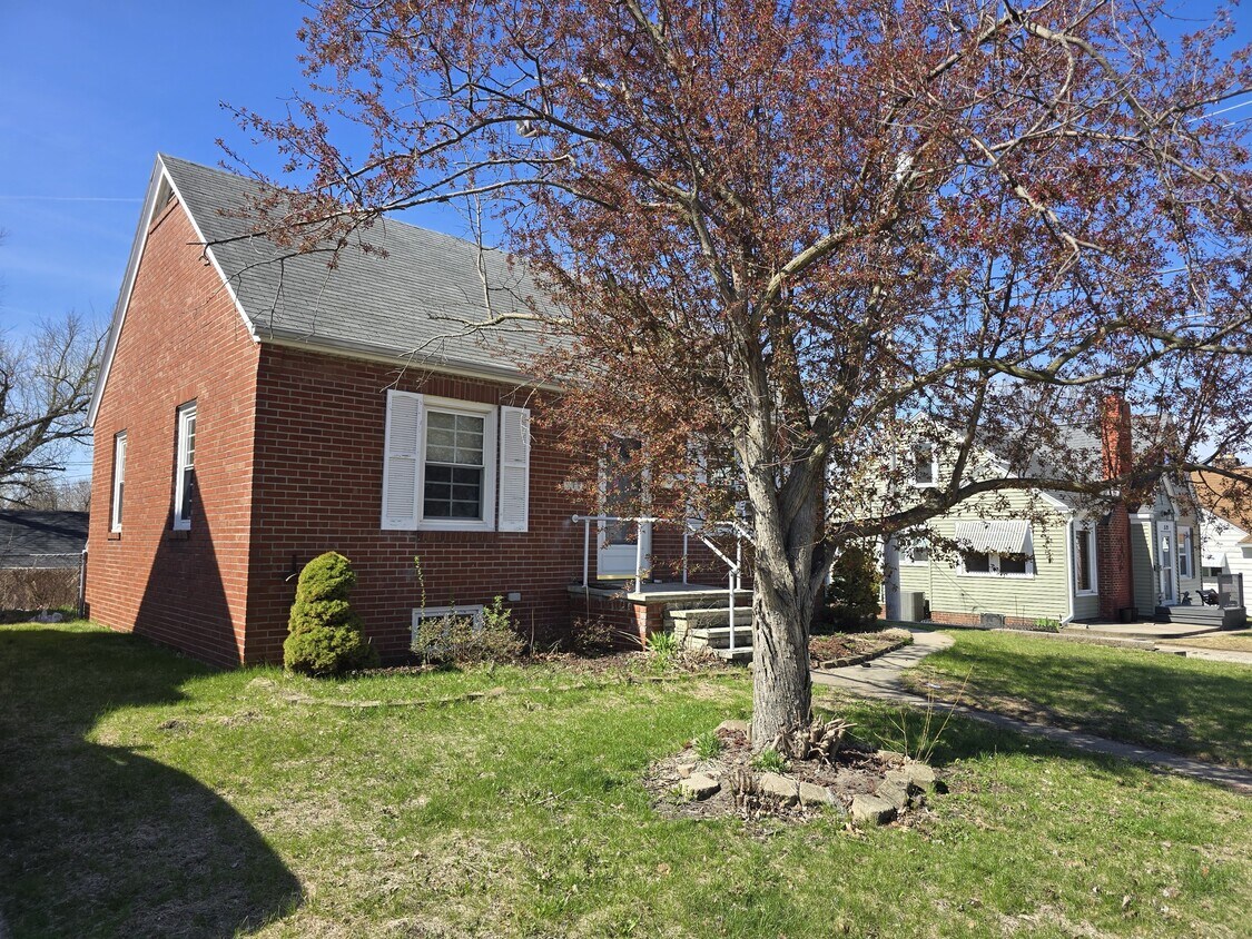 Foto del edificio - 511 23rd St NE