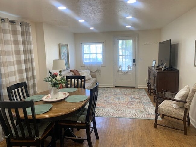 Building Photo - $2,350 Furnished or $2,150 Unfurnished, Three Bedrooms, Two Baths Duplex available now!