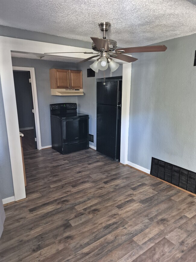 Foto del edificio - 6135 Emerald Ave