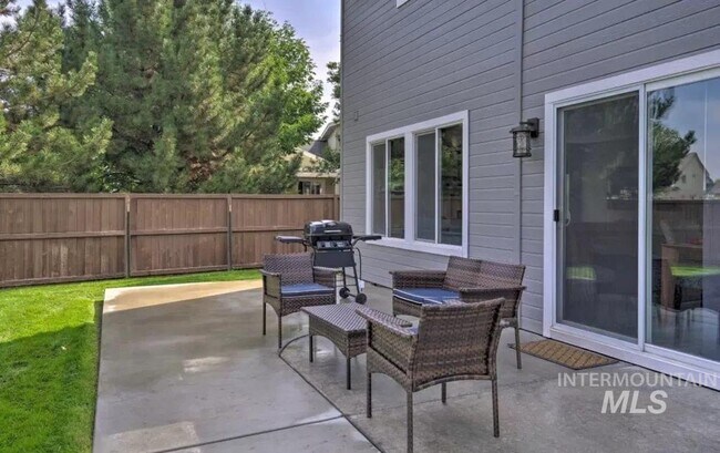 Building Photo - 10230 W Vega Dr