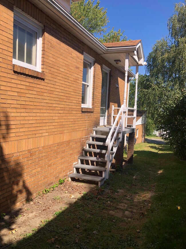 Side porch - 155 Owings St