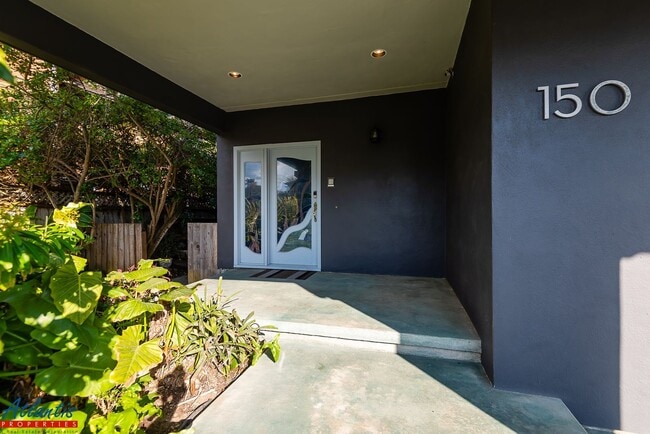 Building Photo - Desirable Home | Oceans Views | Close To B...
