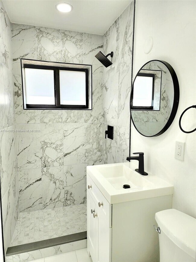 Foto del edificio - 1028 NE 39th St