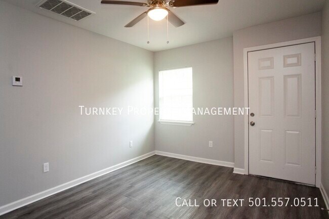 Foto del edificio - 2 bedroom 1 bath attached home in Little Rock