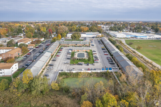 Aerial Photo - Winthrop Terrace - Bowling Green