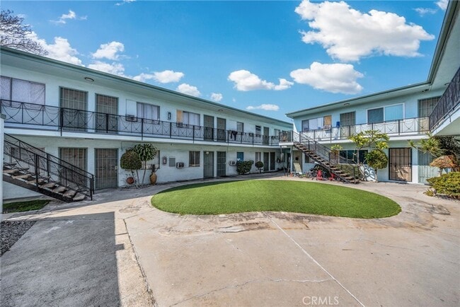 Building Photo - Emerald Apartments