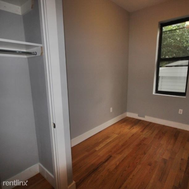 Building Photo - 323 Melrose St