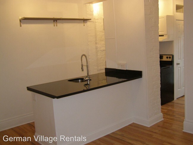 Building Photo - 267 E Blenkner St