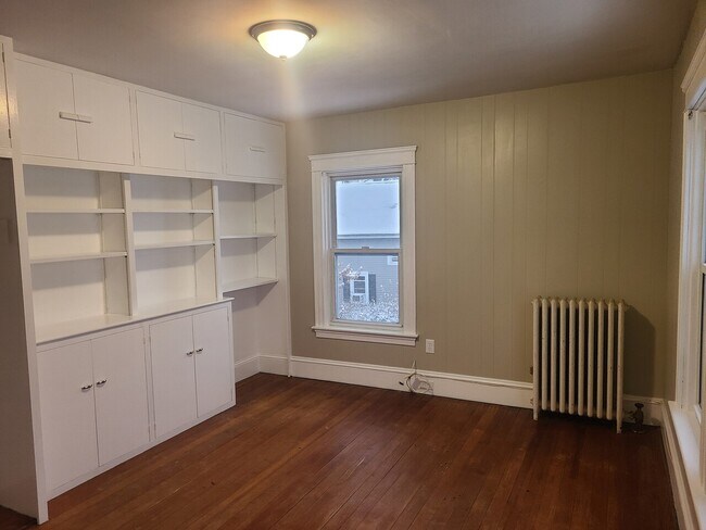 Building Photo - 264 MENDON
