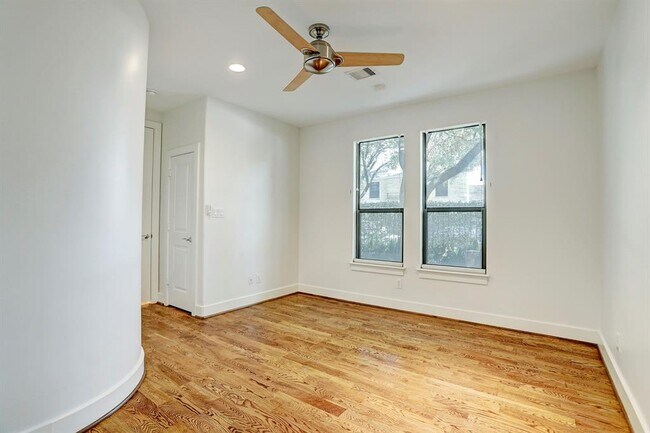 Building Photo - 1110 Autrey St