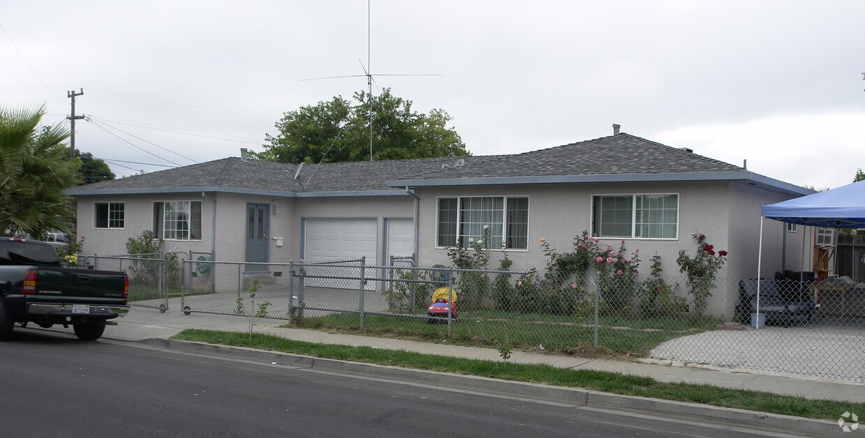 Primary Photo - 425-427 C St