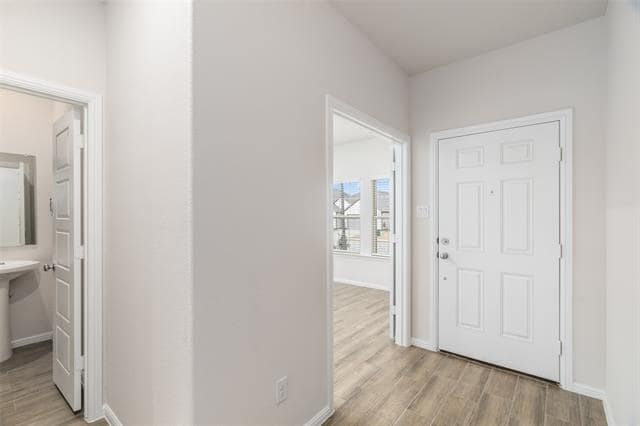 Building Photo - 429 Wydown Dr