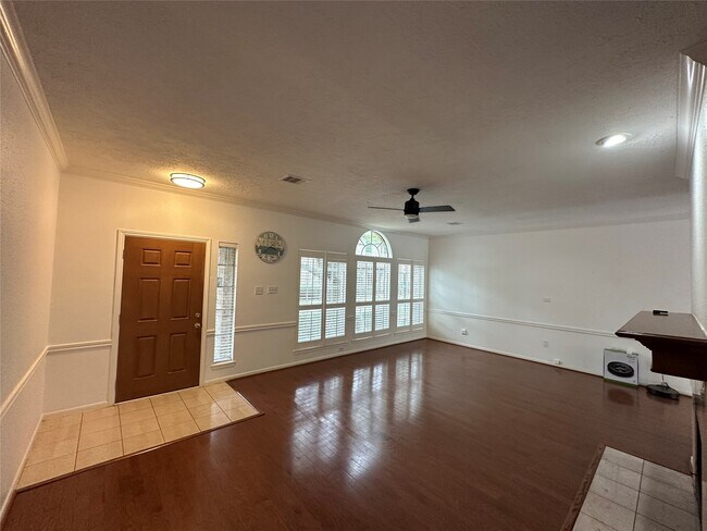 Building Photo - 2204 Gemini St