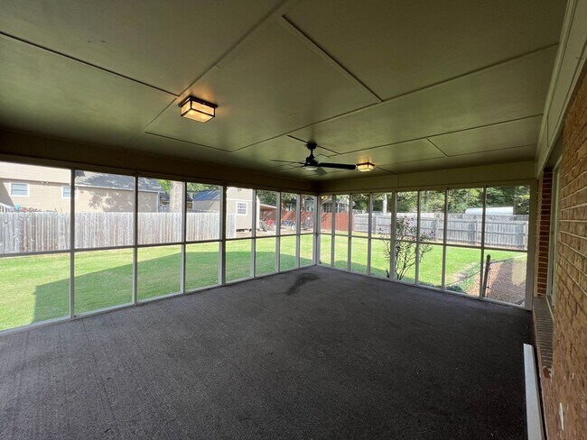 Foto del edificio - 104 Cambridge Ln