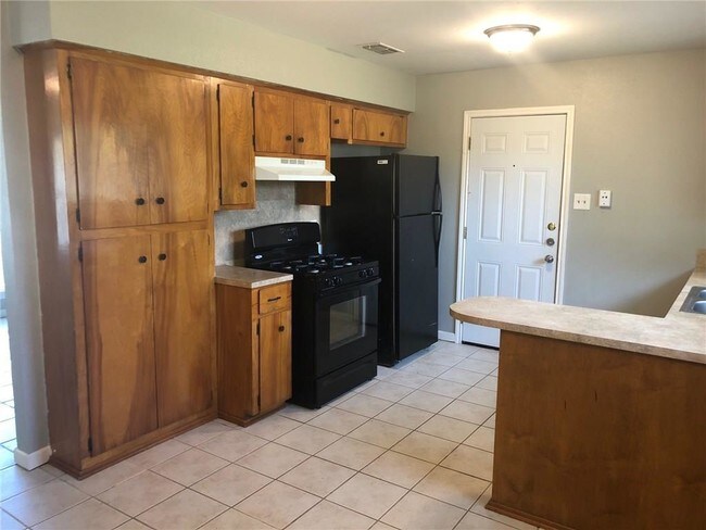 Building Photo - 6258 Erskine Dr