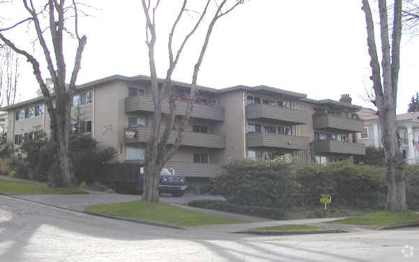 Foto del edificio - Elmwood Condos