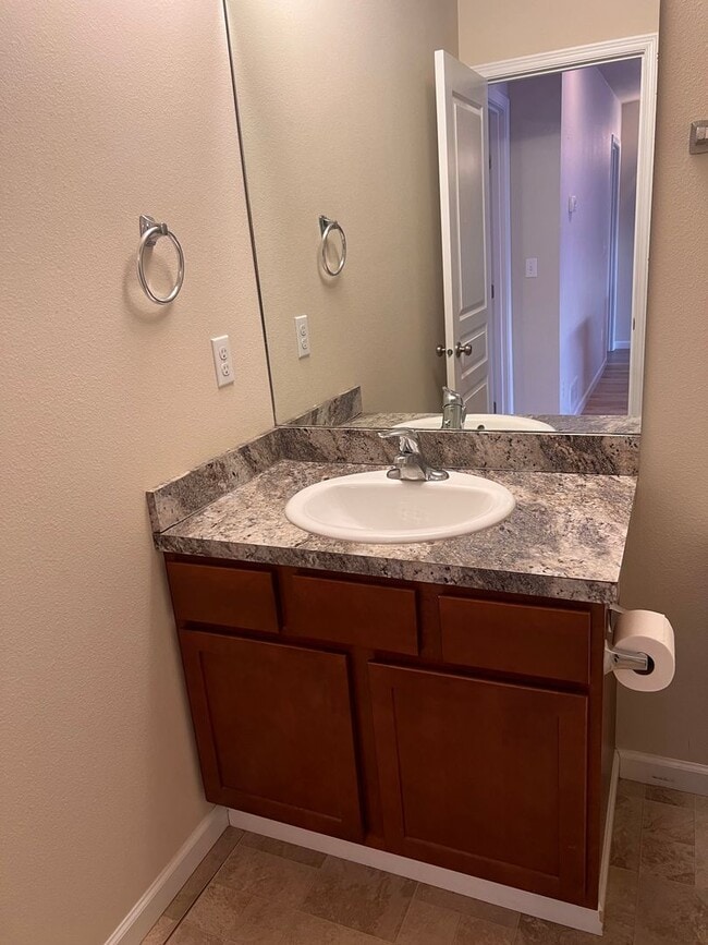 Building Photo - 174 Willow View Circle