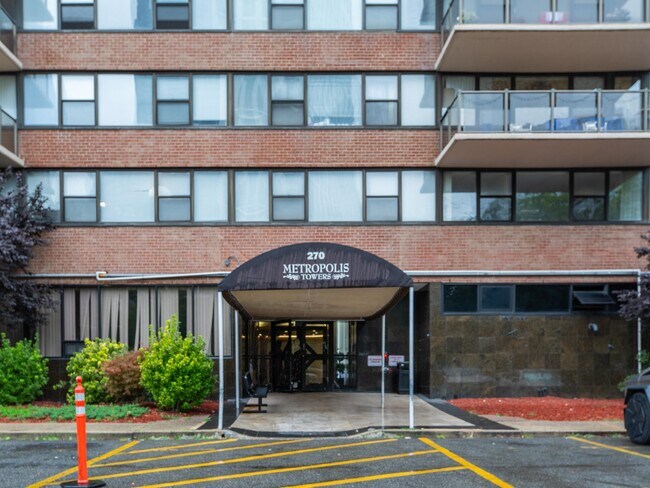 Foto del edificio - 270 Marin Blvd