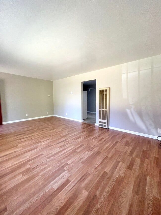 Photo - 3273 Lynde St Apartment