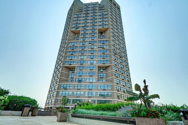 Foto del edificio - 7004 JFK Blvd E
