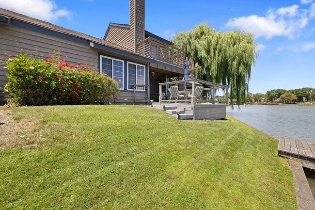 Building Photo - 7378 Lighthouse Dr