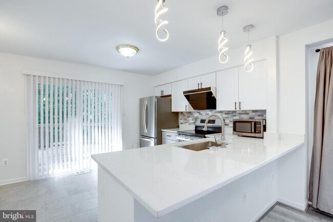 Building Photo - 5678 White Dove Ln
