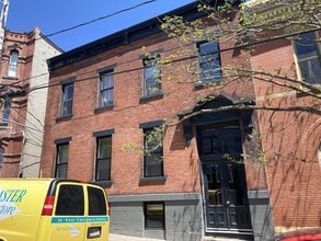 Building Photo - 114 Carmarthen St