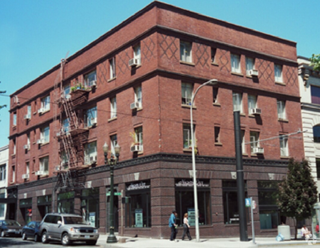 Vista al edificio ruta alternativa - Beverly Alder Apartments