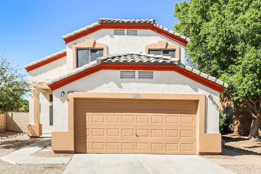 Foto principal - 2506 N 109th Ave