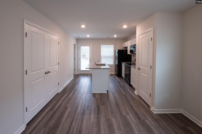 Foto del edificio - 859 Summerwood Ln