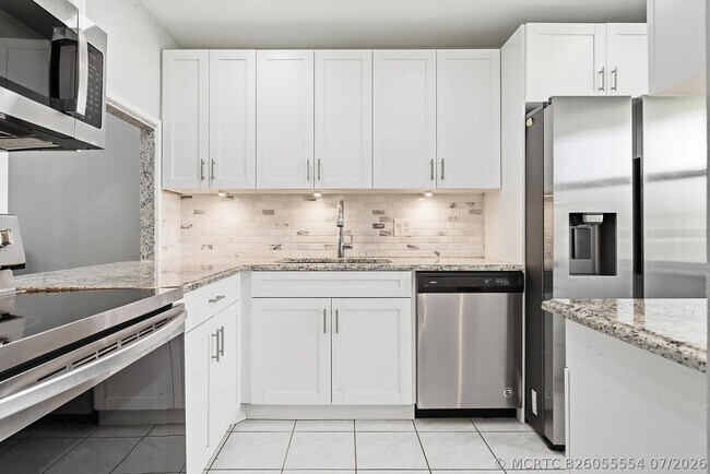 Foto del edificio - 232 Lake Meryl Dr