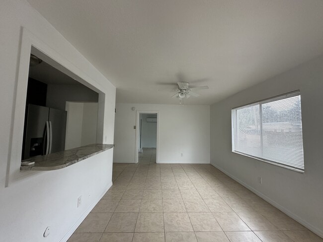 Building Photo - 3700-3700 Haines Rd N