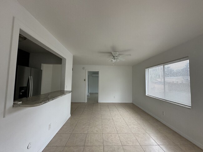 Foto del edificio - 3700-3700 Haines Rd N