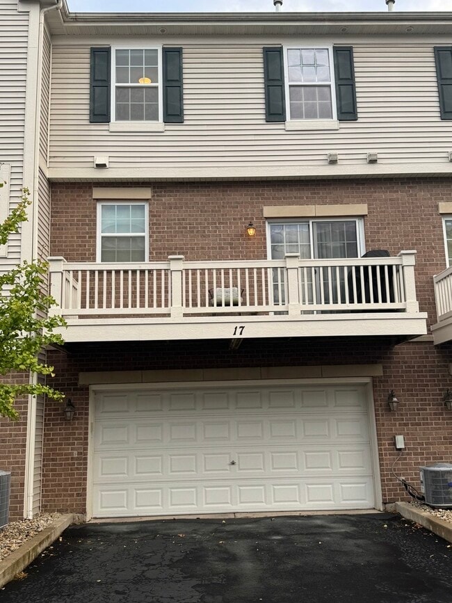 Building Photo - 17 E Willow Rd
