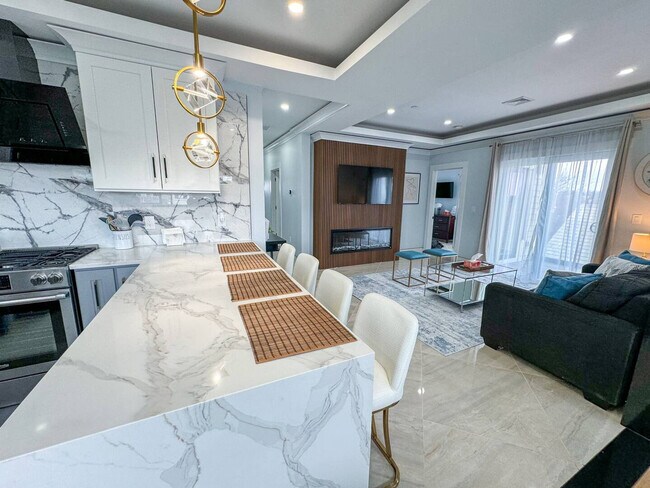 Building Photo - 31 Train St