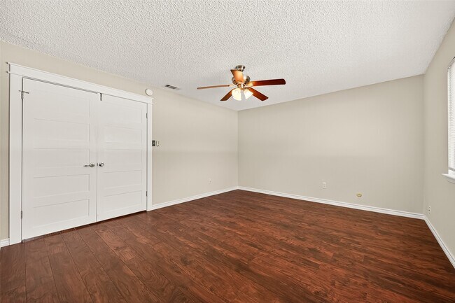 Foto del edificio - 12433 S Dairy Ashford Rd