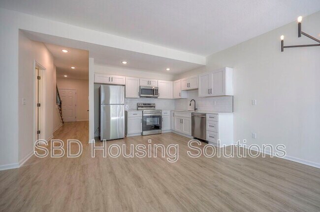 Building Photo - 9047 E 85th Pl