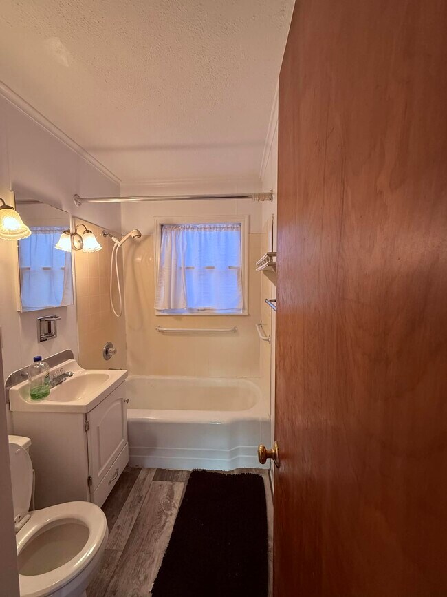 Foto del edificio - 4831 Ridge Rd