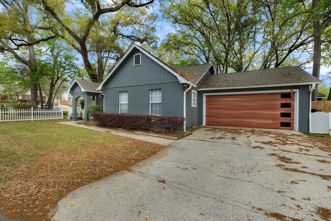 Building Photo - 1552 Cinnamon Bear Cir