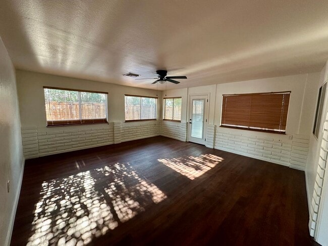 Building Photo - 1013 Glacier Dr