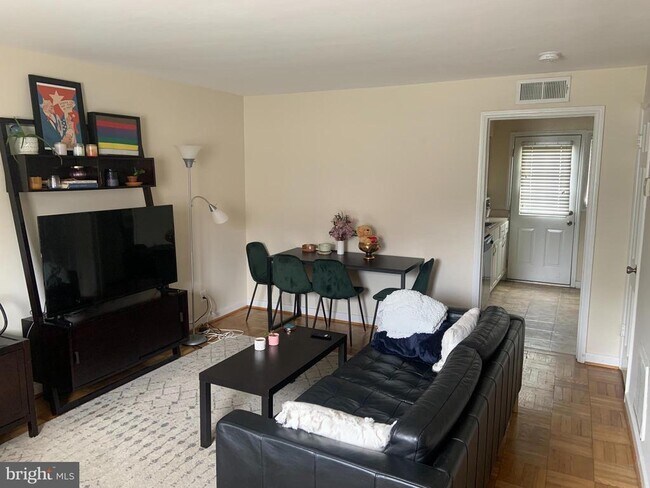 Foto del edificio - 732 N Oakland St