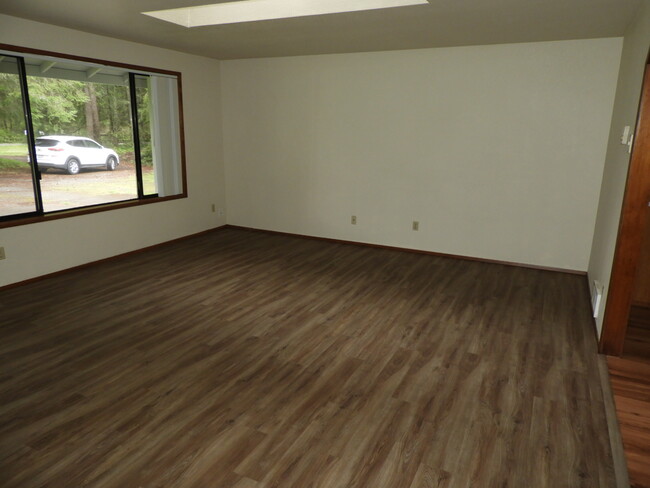 Building Photo - 10706 Zephyr Lane SW