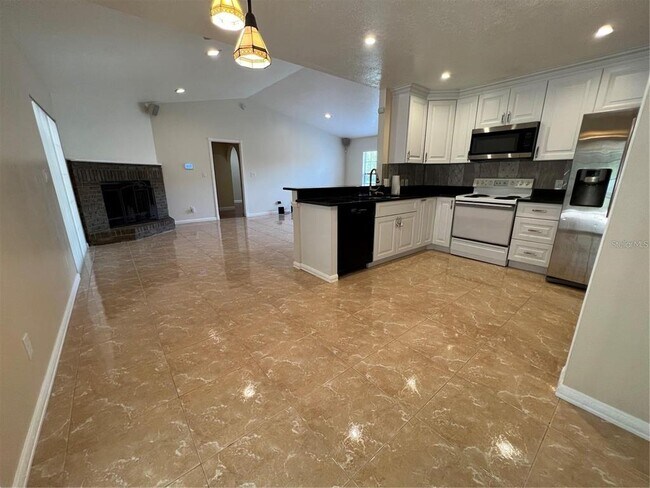 Foto del edificio - 8008 Eden Park Rd
