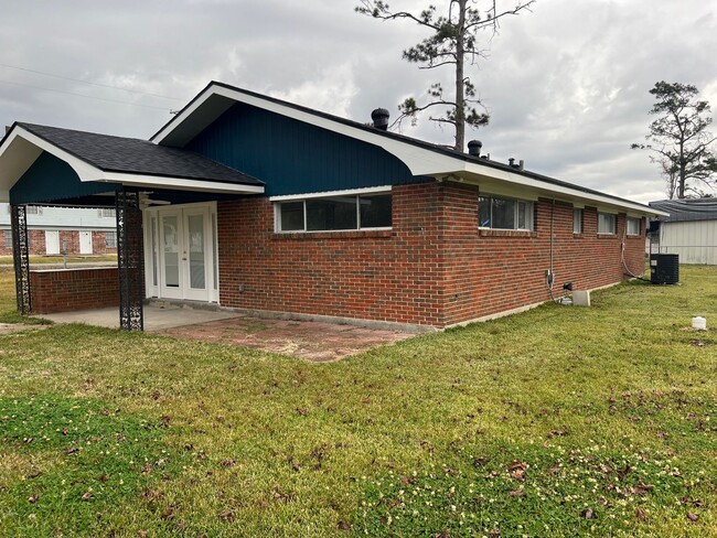 Foto del edificio - 909 Green Rd