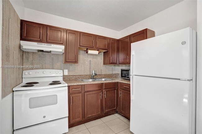 Building Photo - 1200 W 31st St