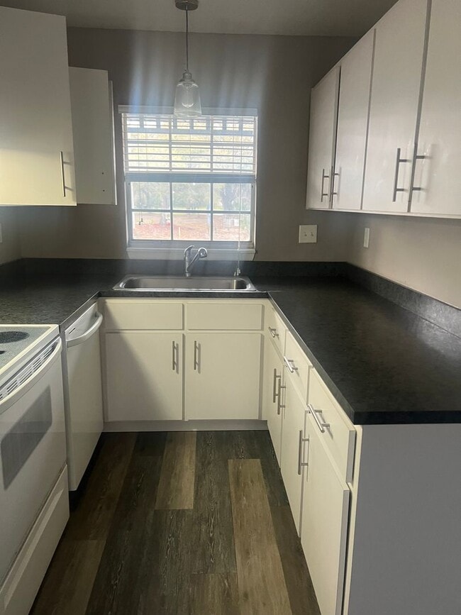 Building Photo - 313 Dirksen Dr