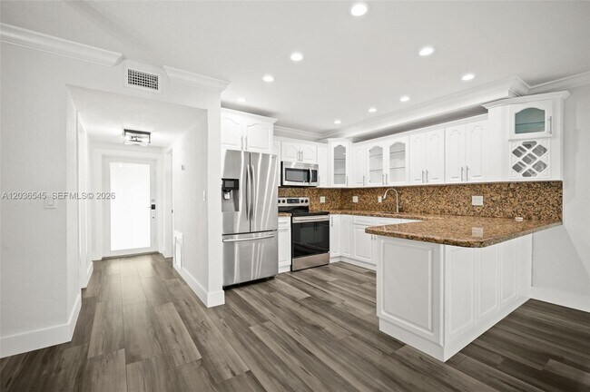 Foto del edificio - 6832 W 2nd Ct